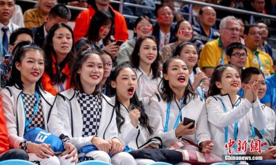 中国队观众热烈欢呼！，莱万多夫斯基迎来五赛季出色发挥引发球迷热议的简单介绍