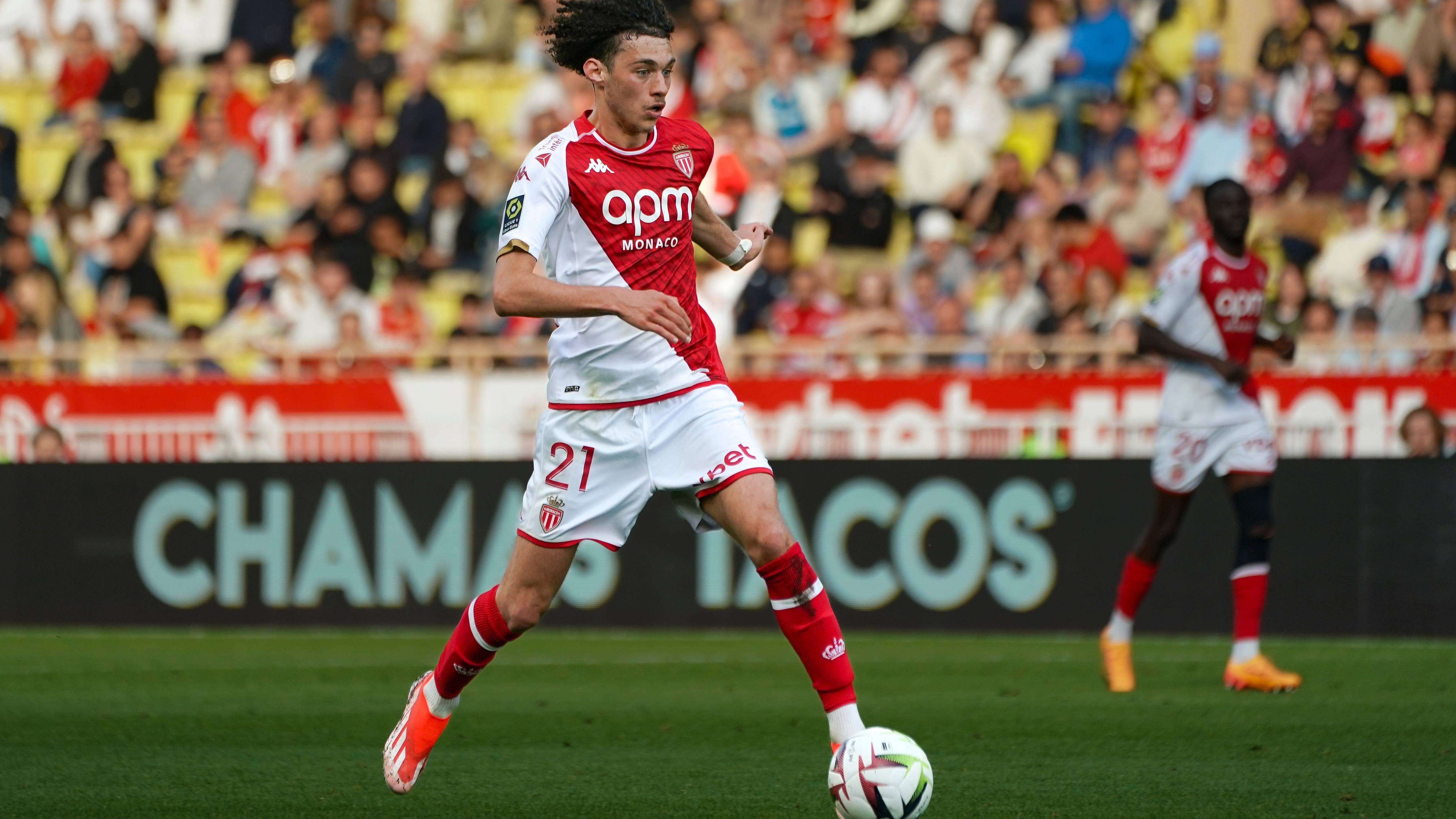 包含窗口期法甲焦点战，埃因霍温调整名单，媒体盛赞，更衣室氛围转暖的词条星空体育官网