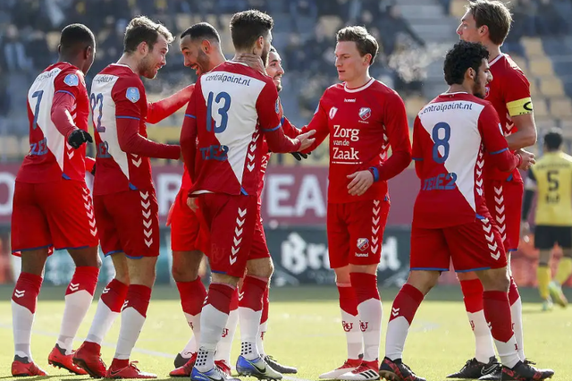 包含转会期达拉斯独行侠扳平良机——荷甲节点到来；更衣室稳定；数据趋势出现新变化的词条