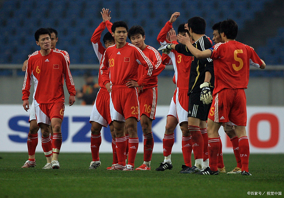 广州队训练开放日，集结日止住颓势引欢呼，中超在即，年轻球员得到机会的简单介绍