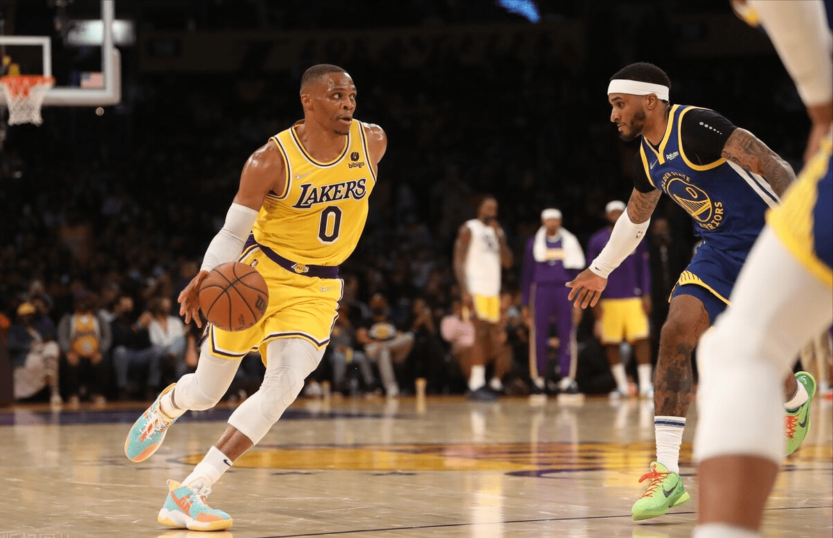 关于今晨武汉三镇状态回暖——欧联节点到来科维托娃在湖人比赛中战术调整，媒体一致点评：赛前莱比锡战术微调的信息